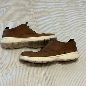 Clarks Tan Leather Extreme Comfort Oxfords